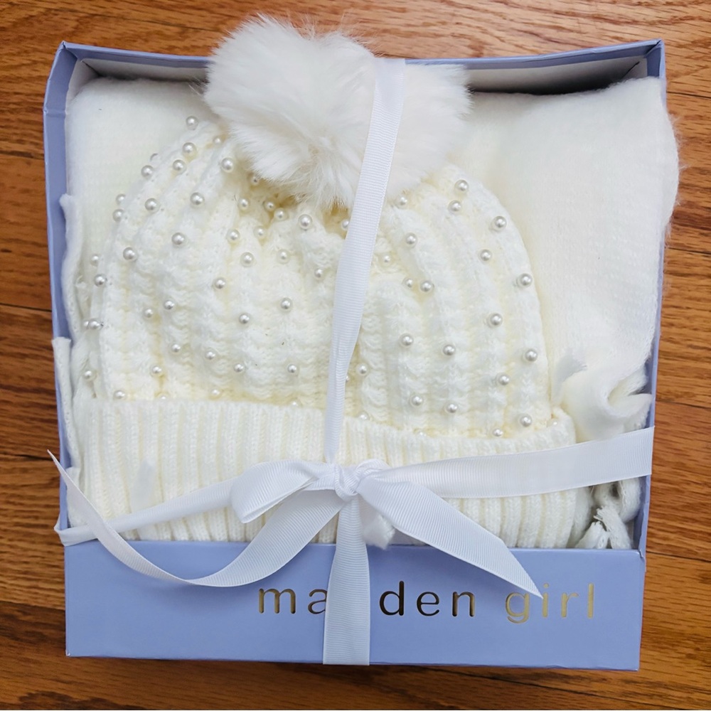 Madden Girl Ivory Knit Scarf And Pearl Pom Beanie Boxed Set - NIB